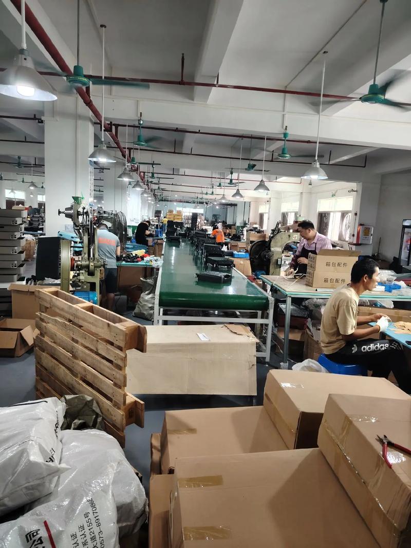 生产车间现场 #箱包厂 #工厂实拍视频 还有90过年了家人